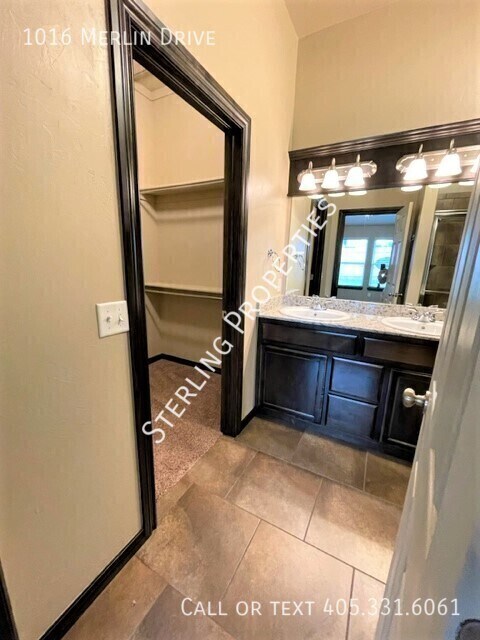 Building Photo - 1016 Merlin Dr