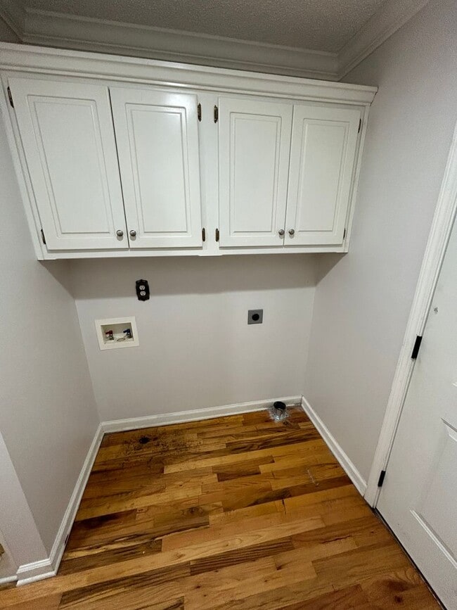 Building Photo - 3/2 Nice House in East Rome $1,895
