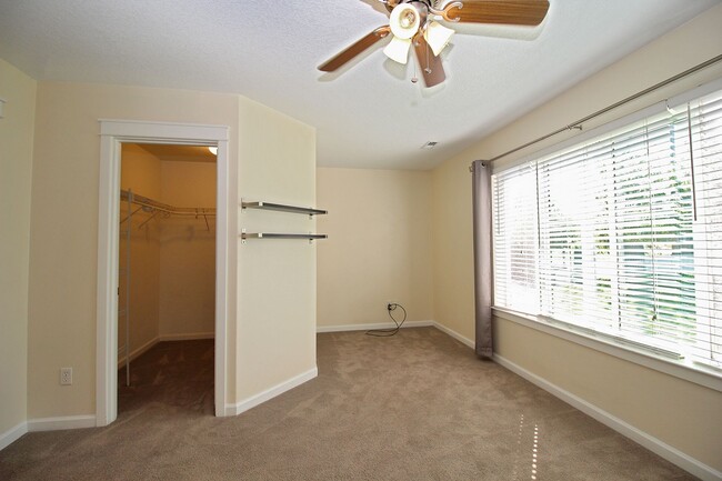 Building Photo - 21410 NE Rosewood Dr