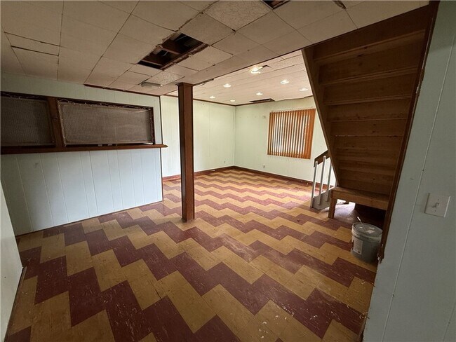 Building Photo - 300 Taylor St