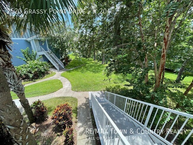 Building Photo - Lake Mary Waterfront Condo