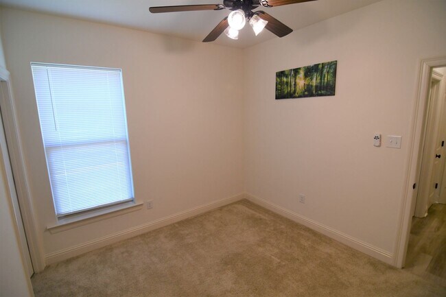 Building Photo - Trendy, 3 bedroom, 2 bath home in coveted Kenilworth Crossing Community near LSU