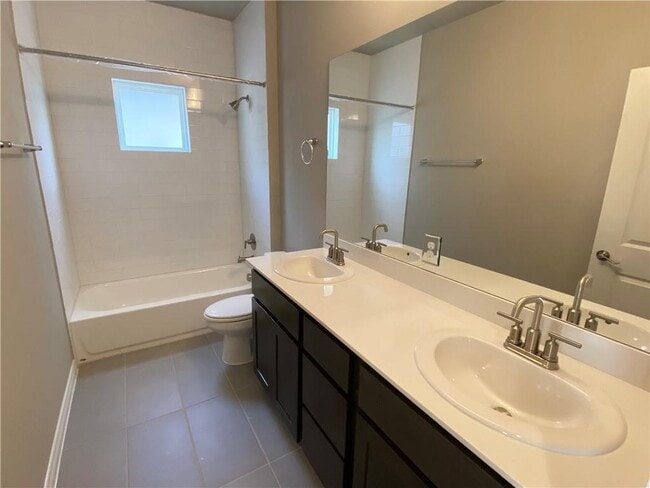 Building Photo - 1301 Low Branch Ln