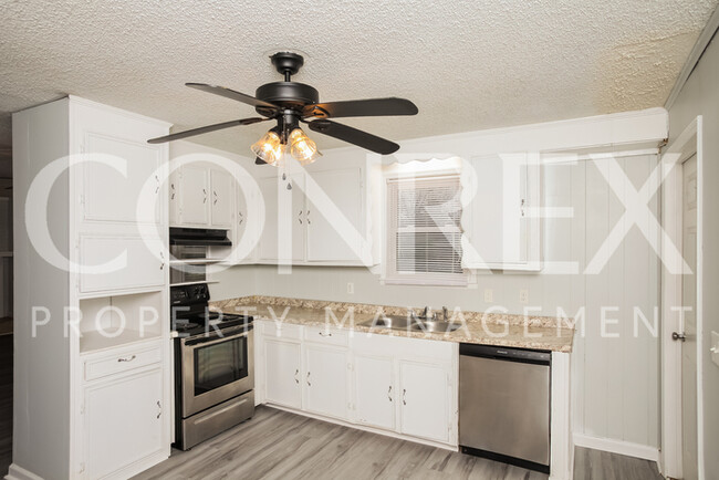 Building Photo - Pretty Columbia Home Available Now