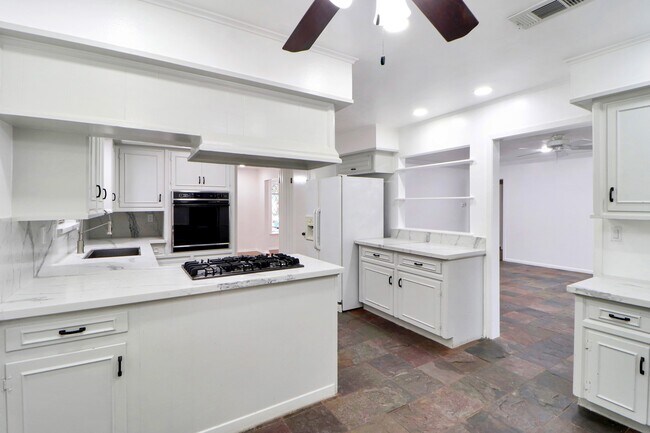 Building Photo - 5735 Wigton Dr