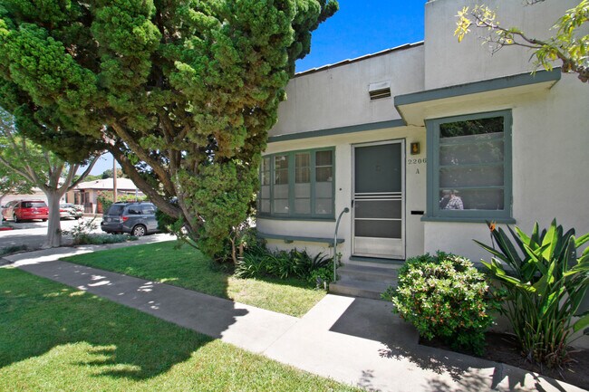 Building Photo - 2202-2206 20th St in Santa Monica!  Near Ocean Park Blvd.