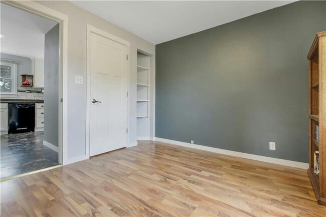 Building Photo - 3 Bedroom Single Home on the North Side of...