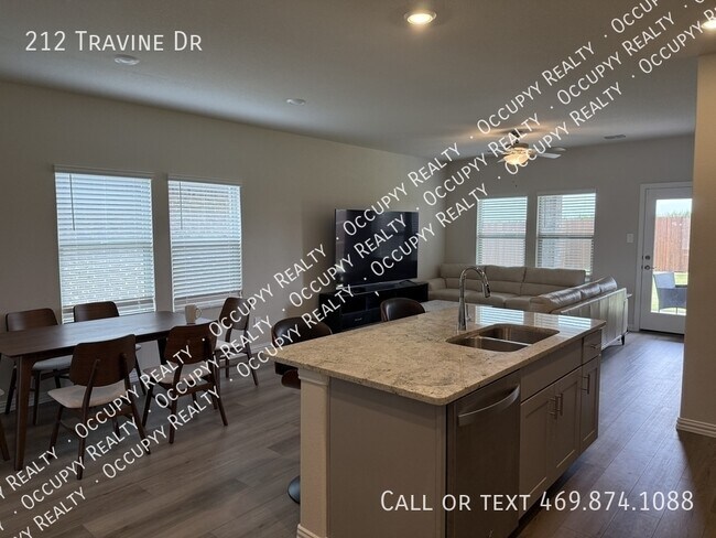 Building Photo - 212 Travine Dr
