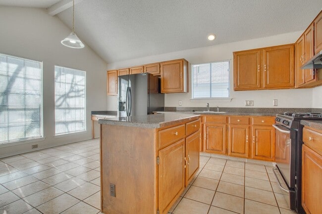 Building Photo - 9805 Briar Ridge Dr