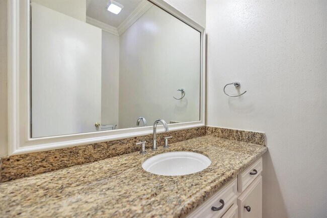 Building Photo - 4063 Breakwood Dr