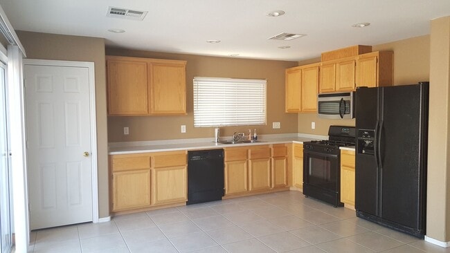 Building Photo - Beautiful 4Bed/3Bath/2Car home located within the Iron Mountain Ranch Community