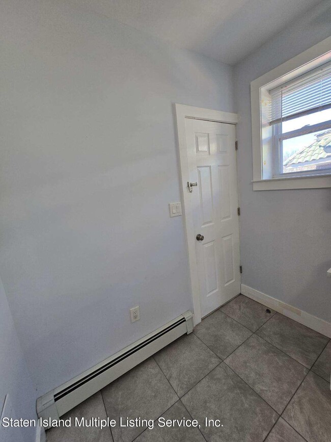 Building Photo - 542 BROADWAY-
