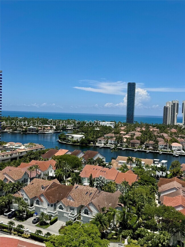Building Photo - 19500 Turnberry Way
