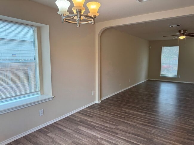 Building Photo - 9061 Clearwood Pth