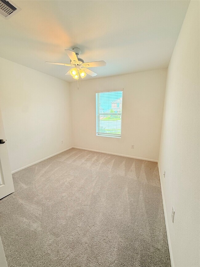 Building Photo - 702 Pleasant Pt Dr