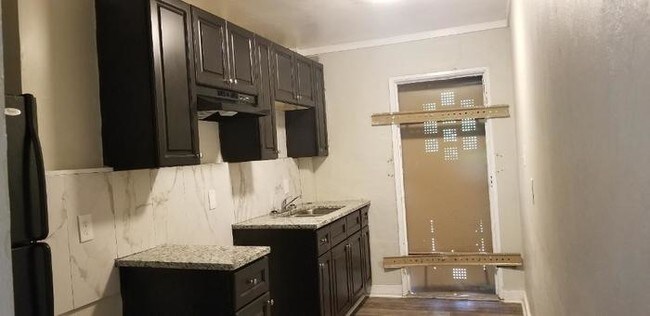 Building Photo - 700 Neal St NW