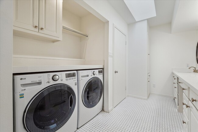 Building Photo - 2820 Rice Boulevard