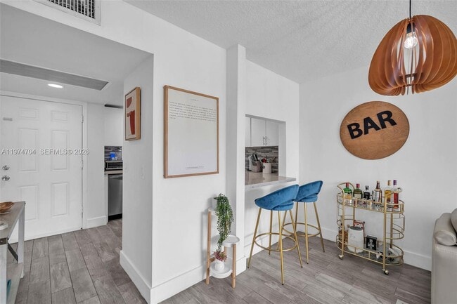 Building Photo - 9431 Live Oak Pl