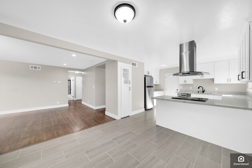 Building Photo - 25579 Calaroga Ave