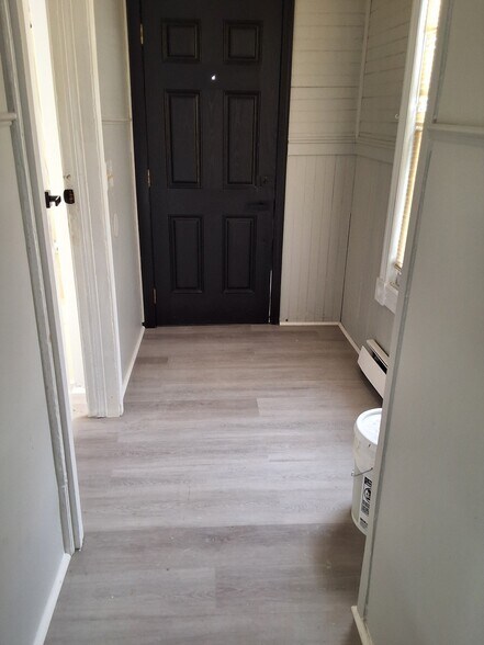 Building Photo - 207 Downs St