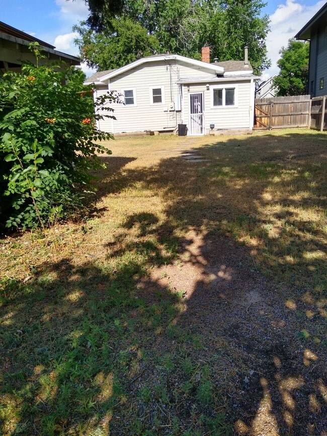 Building Photo - DU Charming 1920's Bungalow 2 Beds 1 Bath  Available Now