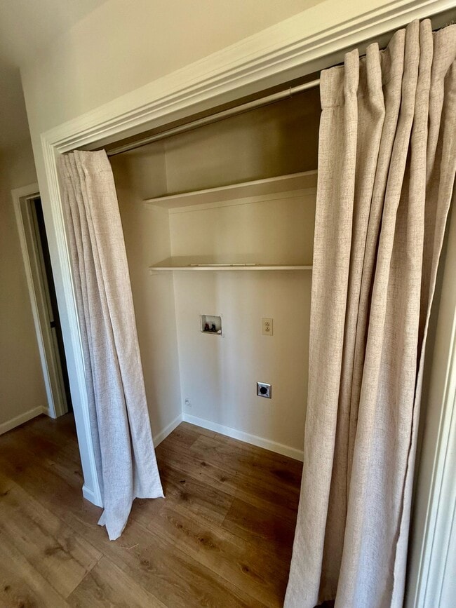 Building Photo - 240 Scholtz Ave