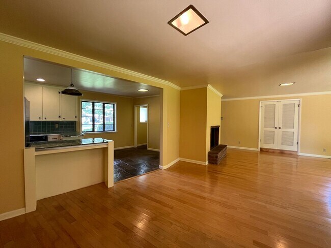 Building Photo - 3 Bedroom home near 41st & Harvard