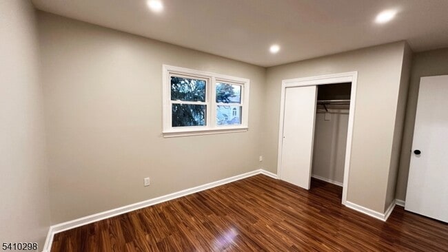 Building Photo - 12 Sipp Ave