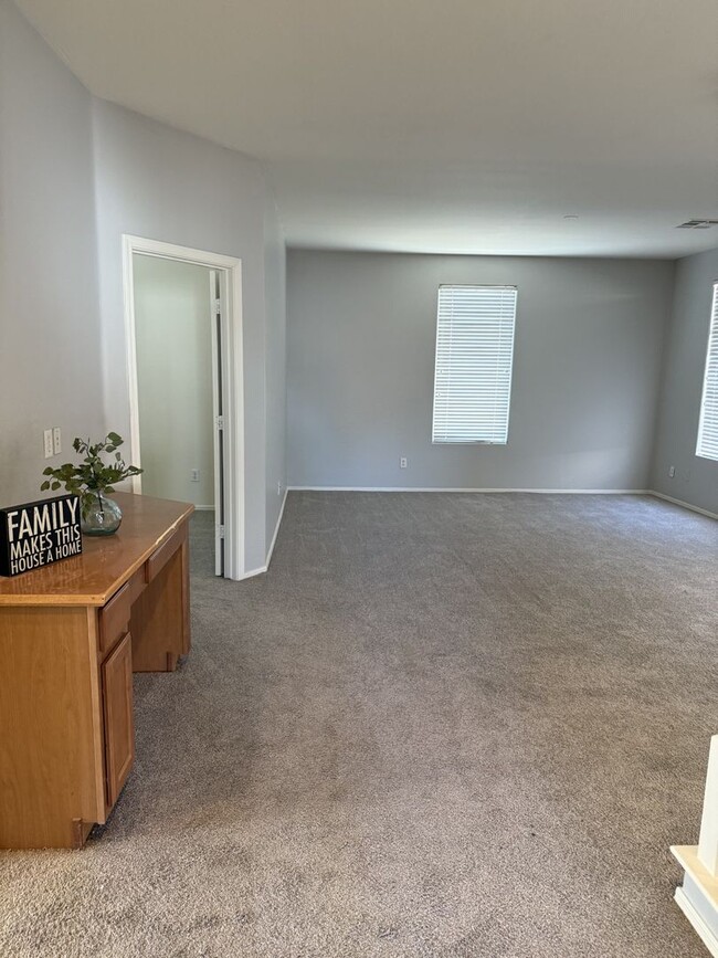 Building Photo - Spectrum rental in Gilbert!