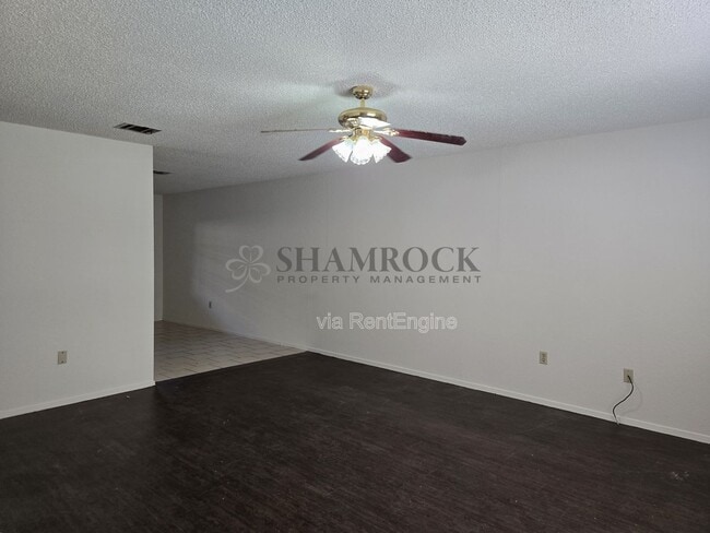 Building Photo - 910 Lancelot Cir
