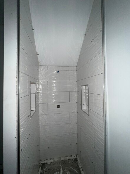 down stairs bath - 2629 Heartwood Rd