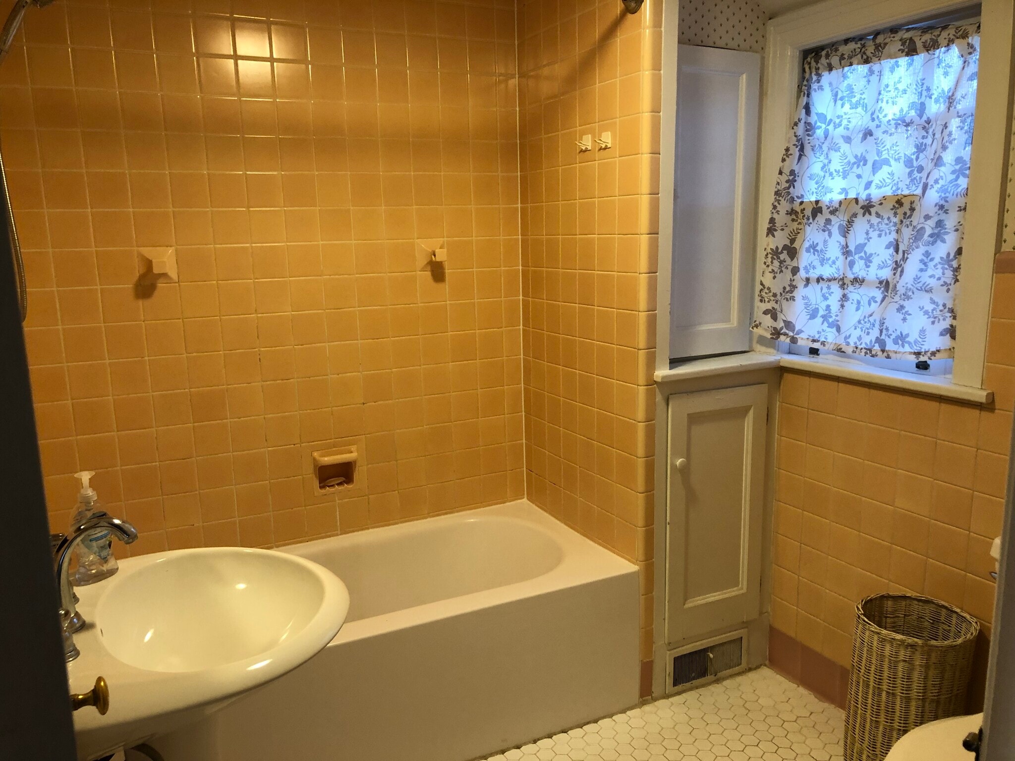 Full bath - 10 Darroch Rd