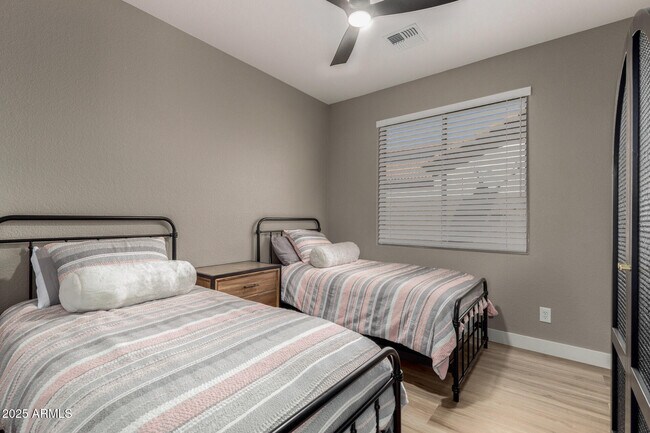 Building Photo - 10502 E Posada Ave