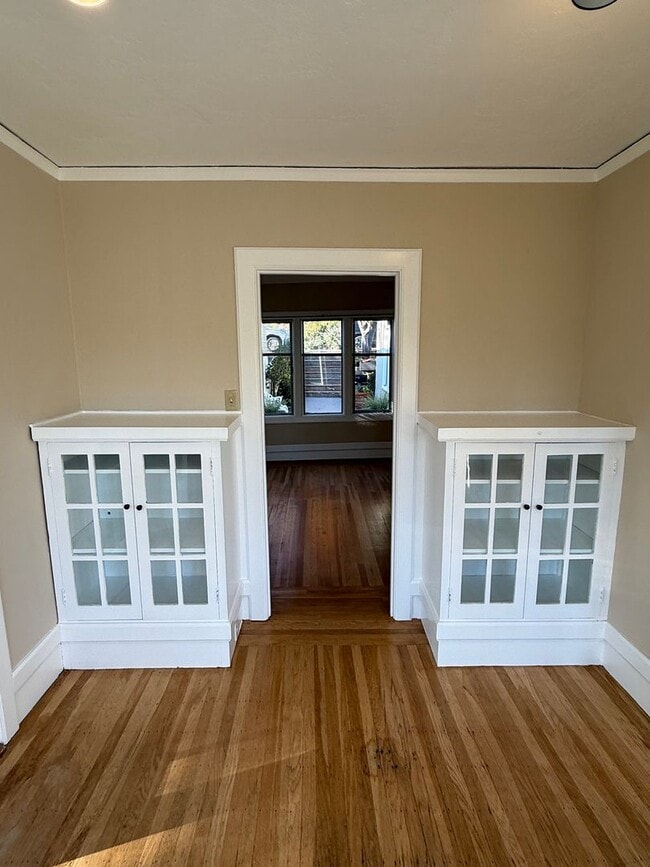 Building Photo - Great 2 Bedroom Rental Home in Crocker Highland District