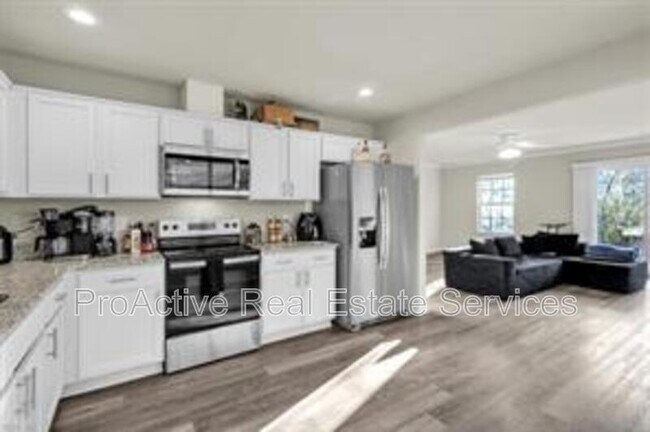 Building Photo - 223 N 7th St