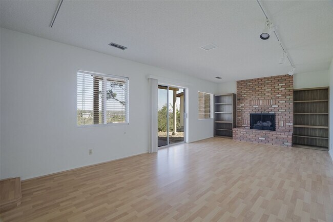 Building Photo - 3 Bedroom, 2 Bath Home with Views in Prescott!