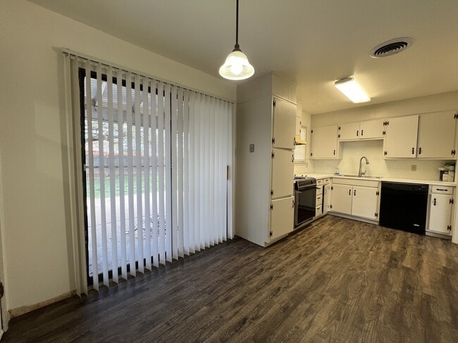 Building Photo - 3106 Aberdeen Ave