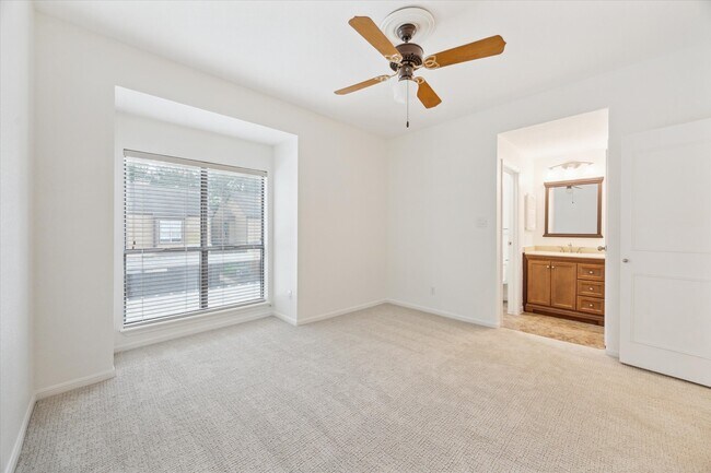 Building Photo - 11711 Memorial Dr