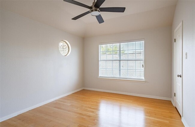 Building Photo - 10020 Lachlan Dr