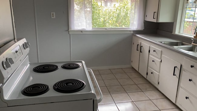 Building Photo - 1129 Magnolia Ave