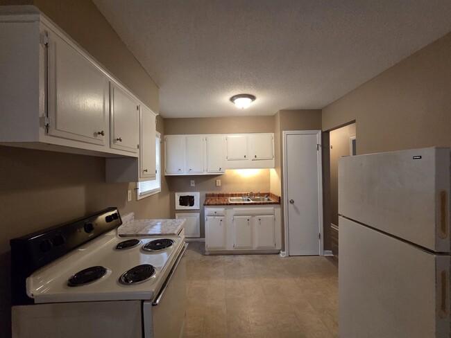 Building Photo - 2192 Lisa Ave