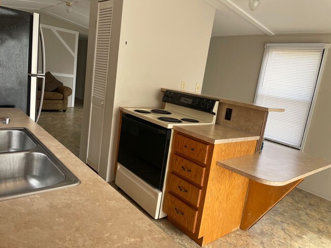 Building Photo - 2 BED, 1 BATH MOBILE HOME $900 MONTH, $900...