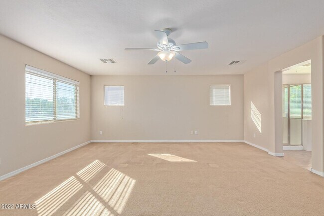 Building Photo - Beautiful 5 bedroom, 3 bathroom home in Surprise AZ