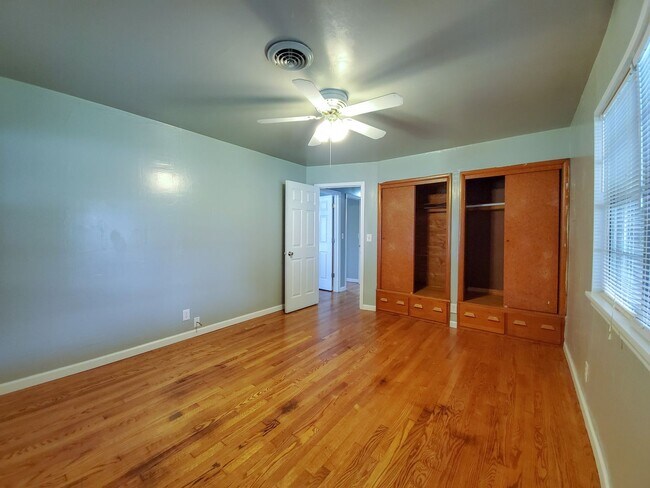 Building Photo - 4 Bedroom 2 bath Home in Shawnee