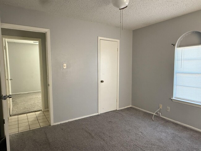 Building Photo - 108 Fiesta Dr