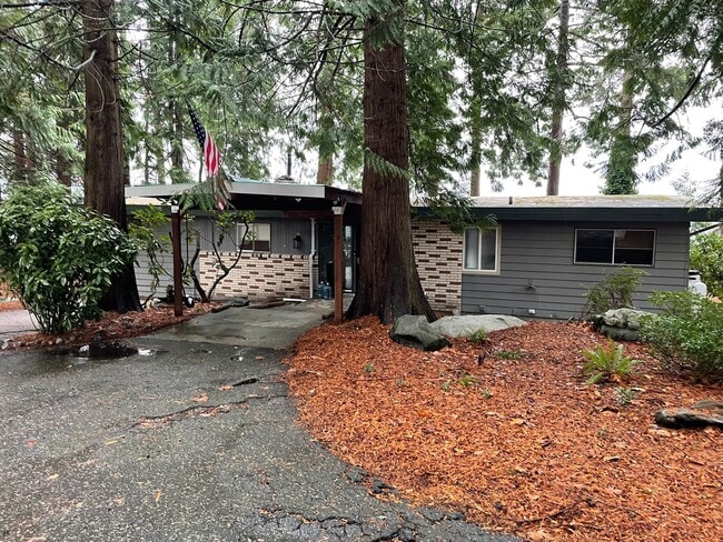 Building Photo - Fantastic 3 Bedroom Home with Gorgeous Oce...