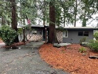 Building Photo - Fantastic 3 Bedroom Home with Gorgeous Oce...