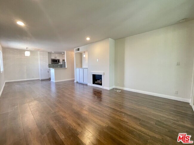 Building Photo - 8535 W Knl Dr