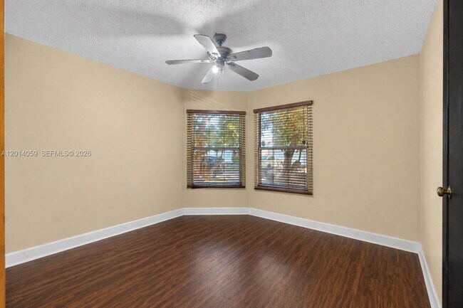Building Photo - 1308 E Glen Oak Rd