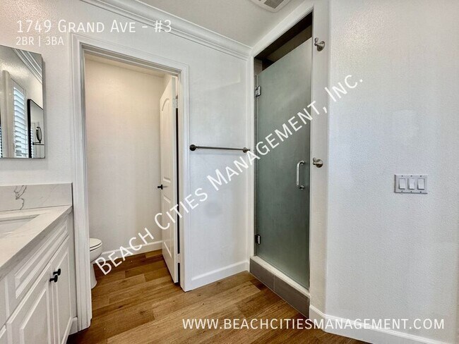 Building Photo - 1749 Grand Ave
